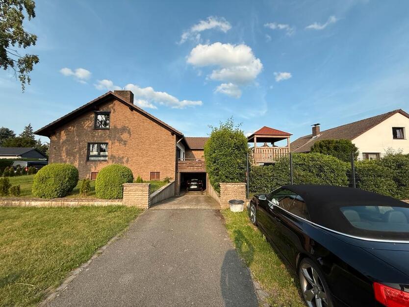 Einfamilienhaus mit einliegerWohnung