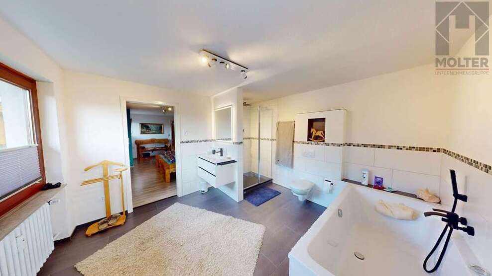 Haus zum Kaufen in Bad Salzdetfurth 199.000 € 258.8 m²