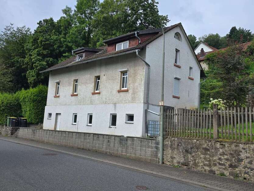 Haus zum Kaufen in Hirzenhain 179.000 € 150 m²