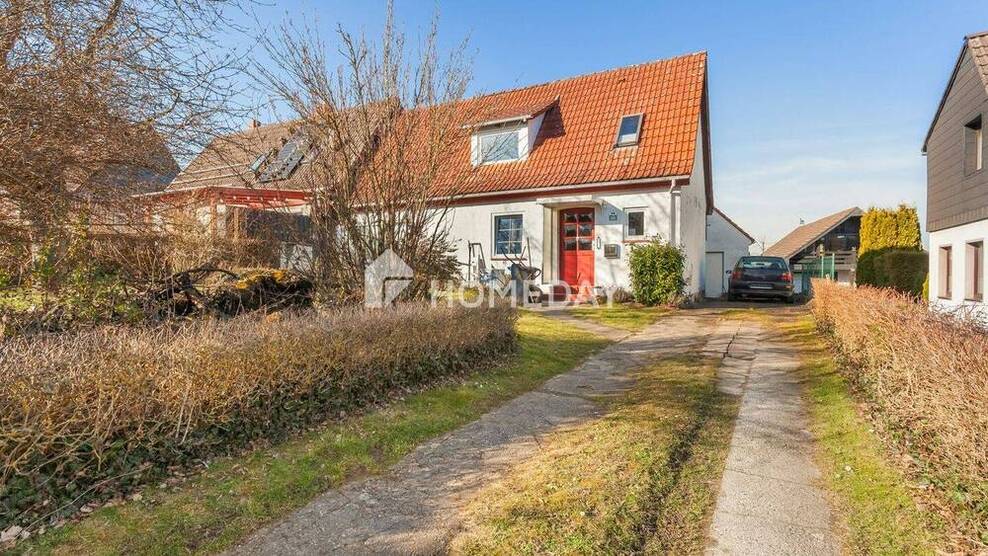 Sanierungsbedürftige Doppelhaushälfte mit 6 Zimmern, großem Grundstück und viel Potenzial 6 zimmer