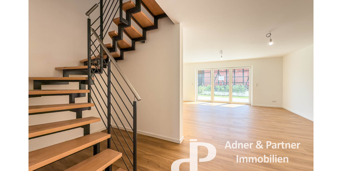 **STILVOLL WOHNEN AUF HISTORISCHEM HOF: MODERNES REIHENHAUS IN DIREKTER OKERNÄHE** - Reihenendhaus Braunschweig Heidberg-Melverode | Angebot:27242818