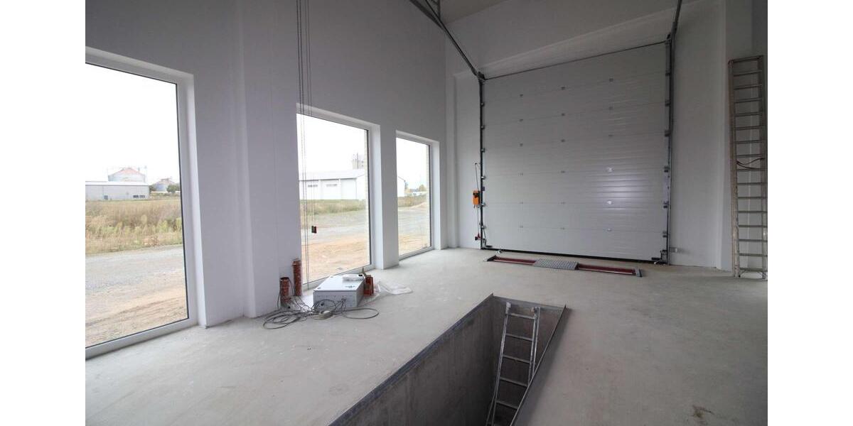 Gewerbe-KFZ-Halle – modern und ideal für PKWs und LKWs oder als Prüfstelle! zimmer