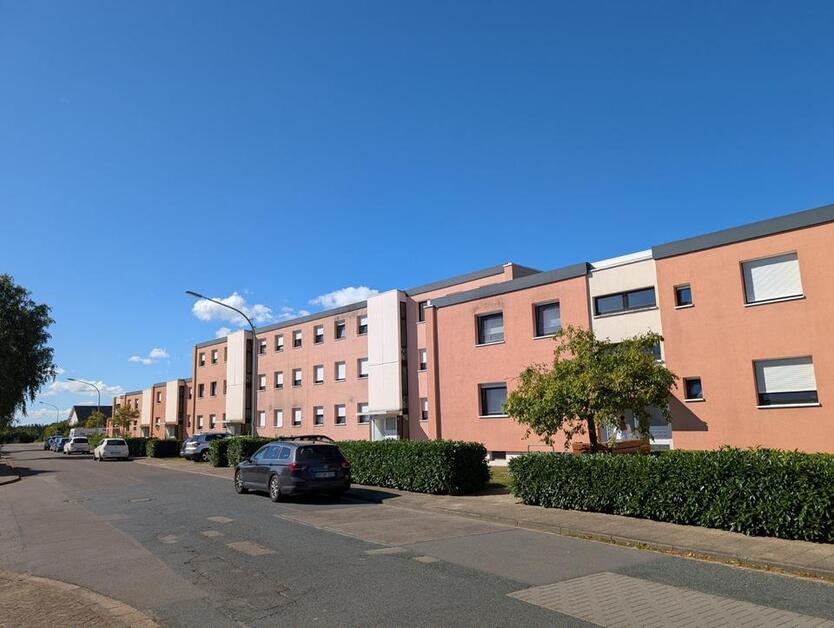 Lichtdurchflutete Wohnung in ruhiger Lage mit Blick über Lehre