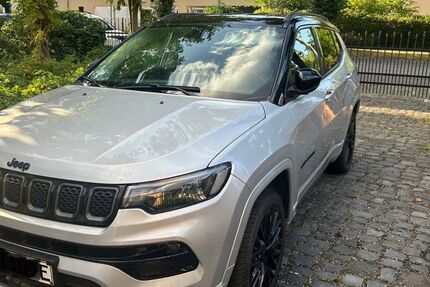 Jeep Compass 94.000 km 20.450 € Salzgitter 38259