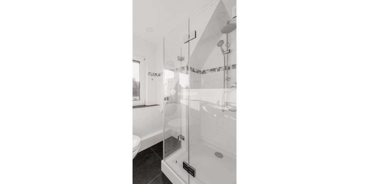 Gut gepflegtes Reihenmittelhaus mit modernem Bad, Wintergarten, Gartenlaube und ausgebautem DG 4 zimmer